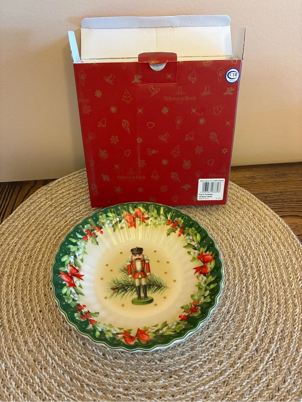 Villeroy & Boch Holiday Nutcracker Candy Dish- Green & Red